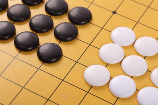 棋子（棋类游戏的基本组成道具）