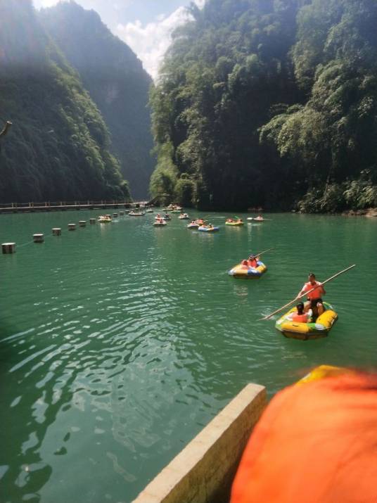 阿依河漂流