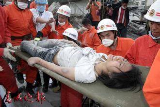 田应先（地震中为救男孩身亡的少女）