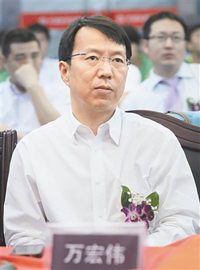 万宏伟（深圳红钻足球俱乐部董事长）