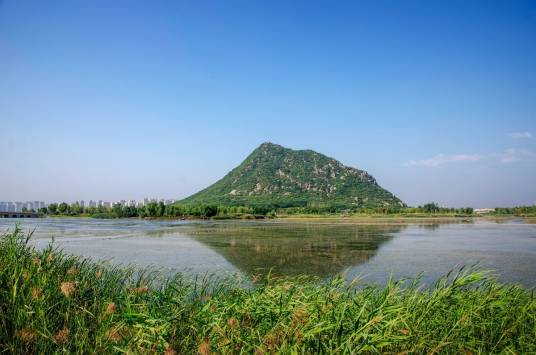 华不注山（山东省济南市区东北部山峰）