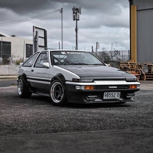 AE86（丰田出厂小型车）