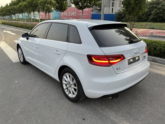 2013款奥迪A3 Sportback 35 TFSI 豪华型