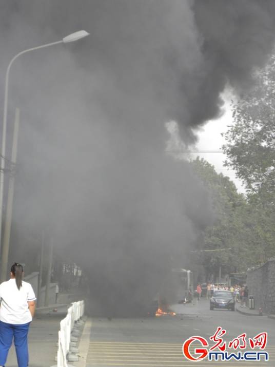 5.29北京香山公交车起火事件