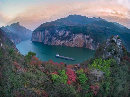 长江三峡（瞿塘峡，巫峡和西陵峡三段峡谷的总称）