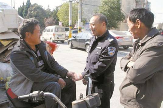 黄建生（江苏启东市公安局启隆派出所民警）