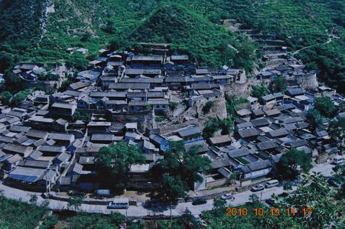 青石山村（山东省烟台市莱阳市河洛镇青石山村）